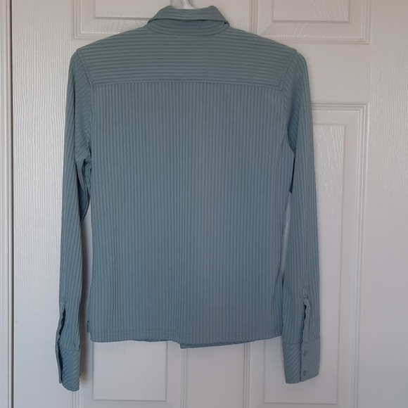 Ribbed button down blouse - Picture 2 of 3